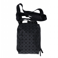 バオバオイッセイミヤケ BEETLE  ポリウレタン マルチケースバッグ BB49AG341 買取実績です。