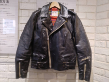 ルイスレザー ベジタブルタンニンカウハイド ライトニング ダブルライダース 買取実績です。