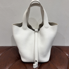 エルメス D刻印 ホワイト SV金具 トリヨンクレマンス ピコタンロックPM 買取実績です。