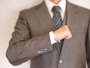 Yシャツが見えるのは正解 スーツ袖丈の豆知識 ブランド買取 エコスタイル Yシャツが見えるのは正解 スーツ袖丈の豆知識 ブランド買取 エコスタイル