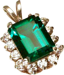 ビビットグリーンエメラルド2.12ct メレダイヤ0.76ct ペンダントトップの買取強化例です。