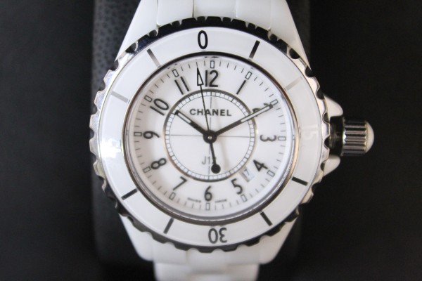 シャネルのJ12 ホワイト　セラミック　時計の買取実績です。