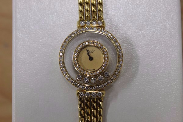 ショパールのハッピーダイヤ　2重ダイヤベゼル　腕時計の買取実績です。