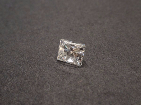 ダイヤモンドのプリンセスカット　ダイヤモンドルース　1ctupの買取実績です。