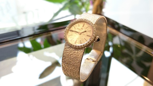 ボーム&メルシエの18k　ダイヤベゼル　時計の買取実績です。