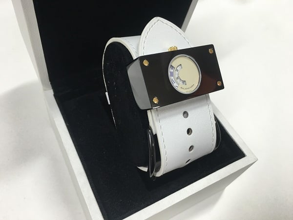 バレンシアガのBALENCIAGA(バレンシアガ)　1000本限定　レザーベルト型腕時計の買取実績です。