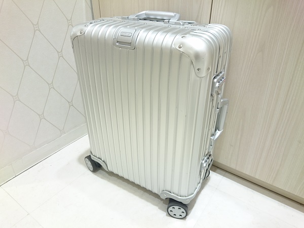 リモワの923.56 4輪 トパーズ スーツケースの買取実績です。