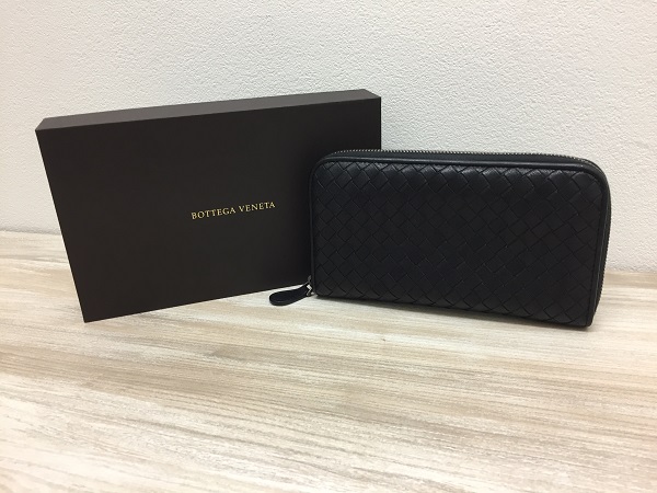 ボッテガヴェネタのイントレチャート　ラウンドファスナー　長財布の買取実績です。