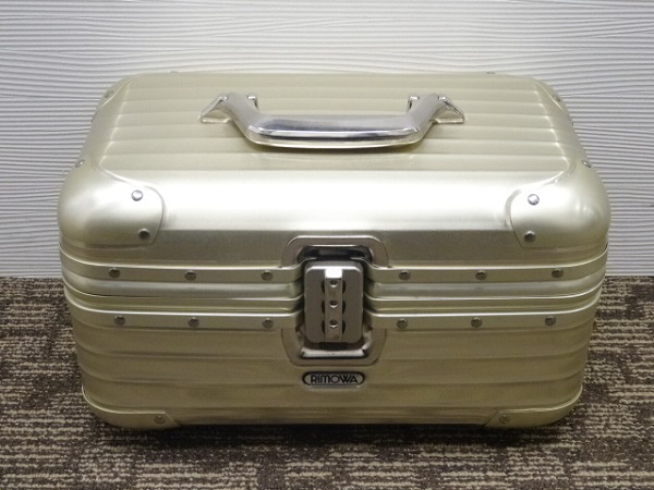 リモワのトパーズ バニティバッグ 17Lを買取致しました。 買取価格