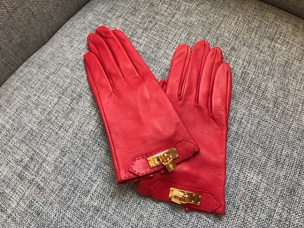 エルメスの赤　ラムレザー　手袋　ケリーグローブの買取実績です。