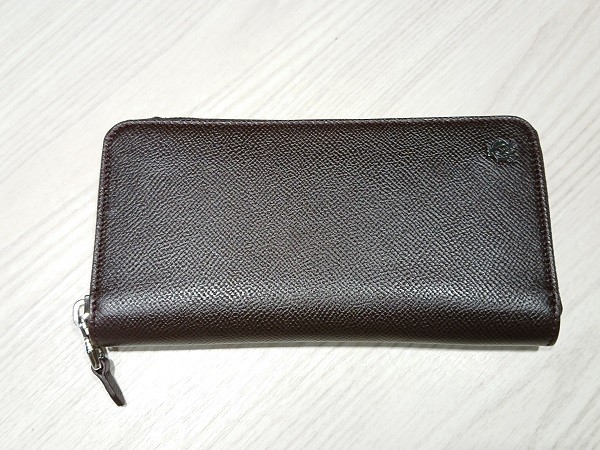 ダンヒルのCOAT WALLET WITH ZIP　ラウンドファスナー長財布の買取実績です。