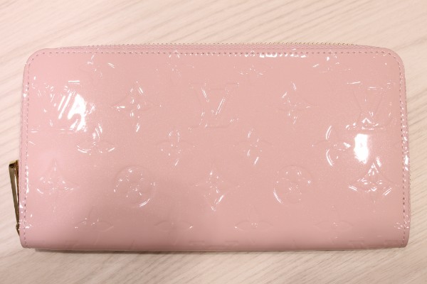ルイヴィトンのモノグラムヴェルニ　ローズ･バレリーヌ　2015年製　ジッピ―ウォレット　財布の買取実績です。