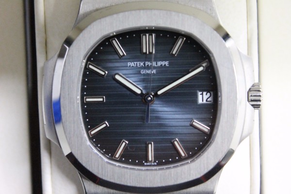 パテックフィリップ ノーチラス　5711/1A-010　デイト付き　ステンレススチール　自動巻き時計 買取実績です。