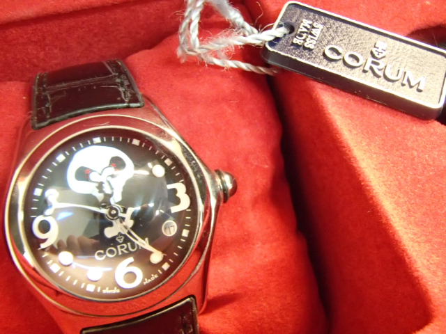 コルムの039.260.20 1000本限定 バブル ジョリーロジャー デイト付きクオーツ時計の買取実績です。