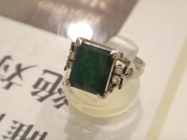 エメラルドのエメラルド　2.49ct　リングの買取実績です。