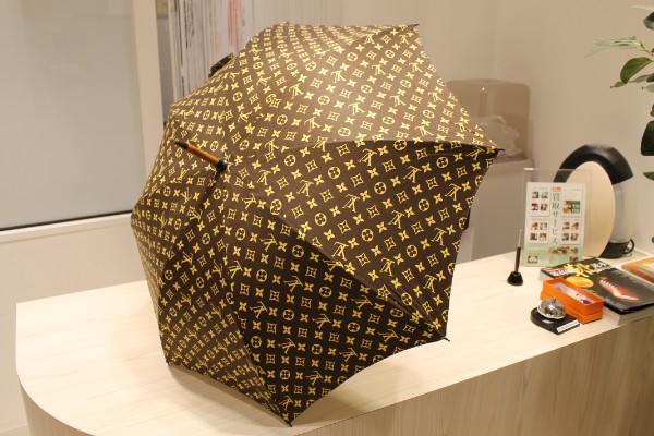 ルイヴィトンの日傘を買取しました。エコスタイル渋谷店です。状態は